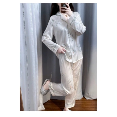 Đồ bộ pijama lụa Latin cao cấp tay dài hoa trắng phối xám - 280.800 VND 6