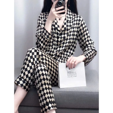 Đồ bộ pijama lụa Latin cao cấp tay dài sọc caro đen TD040 – mềm mịn sang trọng, giá 260.600 VND 3