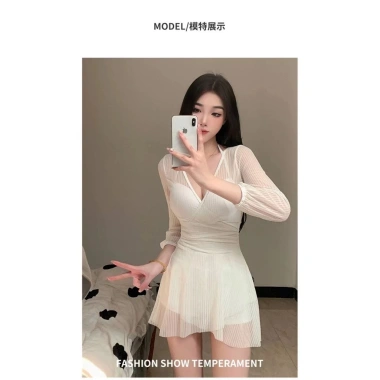Đồ bơi Hàn Quốc 2.024 áo liền thân dài tay ren ôm sát sexy, có gọng cho nữ sinh viên 9 Đồ bơi Hàn Quốc 2.024 áo liền thân dài tay ren ôm sát sexy, có gọng cho nữ sinh viên 9