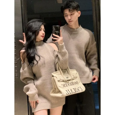 Đồ cặp nam nữ PINKLOVE set couple áo nam đầm nữ thu đông, khoét vai vải len dày dặn, giảm còn 500k