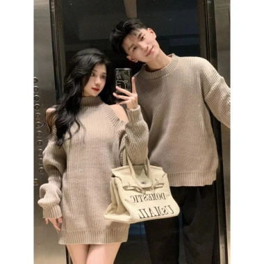 Đồ cặp nam nữ PINKLOVE set couple áo nam đầm nữ thu đông, khoét vai vải len dày dặn, giảm còn 500k 10 Đồ cặp nam nữ PINKLOVE set couple áo nam đầm nữ thu đông, khoét vai vải len dày dặn, giảm còn 500k 10