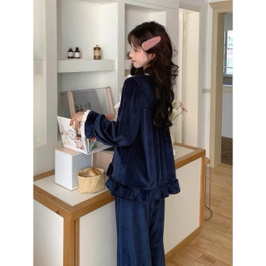 Đồ Ngủ Nữ Đỏ Đô Phối Ren Cổ Bèo Tay Dài - Bộ Pijama Dáng Rộng Tiểu Thư HCOM26.901 Giá Ưu Đãi 359k