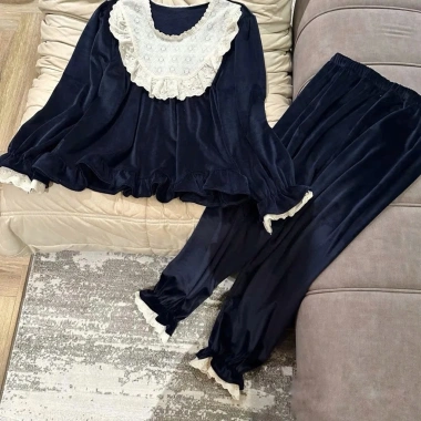 Đồ Ngủ Nữ Đỏ Đô Phối Ren Cổ Bèo Tay Dài - Bộ Pijama Dáng Rộng Tiểu Thư HCOM26.901 Giá Ưu Đãi 359k