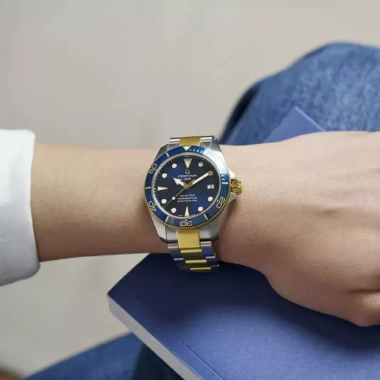 Đồng hồ cơ nam Certina C032.807.22 kính Sapphire 30ATM, dây thép không gỉ - Giảm 20%