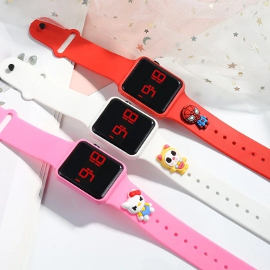 Đồng Hồ Đeo Tay Điện Tử LED Hình Vuông Hoạ Tiết Hoạt Hình Dễ Thương cho Bé 3