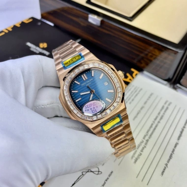 Đồng Hồ Nam Patek PA52 40mm Vỏ Vàng Viền Đá Máy Cơ Automatic Nhật - Tặng Kèm Hộp Đồng Hồ Nam Patek PA52 40mm Vỏ Vàng Viền Đá Máy Cơ Automatic Nhật - Tặng Kèm Hộp