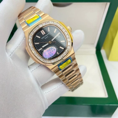 Đồng Hồ Nam Patek PA52 40mm Vỏ Vàng Viền Đá Máy Cơ Automatic Nhật - Tặng Kèm Hộp 9 Đồng Hồ Nam Patek PA52 40mm Vỏ Vàng Viền Đá Máy Cơ Automatic Nhật - Tặng Kèm Hộp 9