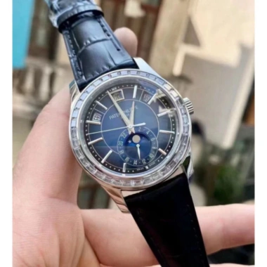 Đồng Hồ Nam Patek Philippe 5.205 Xanh Dương Viền Đá, Máy Cơ Nhật, Bảo Hành 2 Năm 2 Đồng Hồ Nam Patek Philippe 5.205 Xanh Dương Viền Đá, Máy Cơ Nhật, Bảo Hành 2 Năm 2