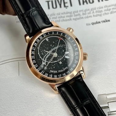 Đồng hồ nam Patek Philippe 6.104R 42mm, dây da cá sấu, máy Cal 240, giảm 22,5 tr 2 Đồng hồ nam Patek Philippe 6.104R 42mm, dây da cá sấu, máy Cal 240, giảm 22,5 tr 2
