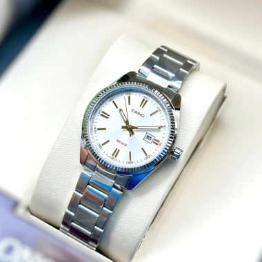 Đồng Hồ Nữ Casio LTP-1.302D-7A2VDF Trắng Kim Vàng Dạ Quang, Kính Khoáng 30.2mm, Chống Nước, Dây Kim Loại - Giá Giảm