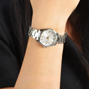 Đồng Hồ Nữ Casio LTP-1.302D-7A2VDF Trắng Kim Vàng Dạ Quang, Kính Khoáng 30.2mm, Chống Nước, Dây Kim Loại - Giá Giảm
