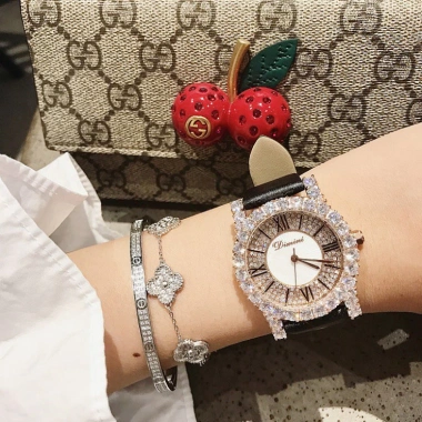 Đồng hồ nữ DIMINI chính hãng dây da mềm mặt nạm kim cương giảm giá 23% chỉ 2.078.000 VND