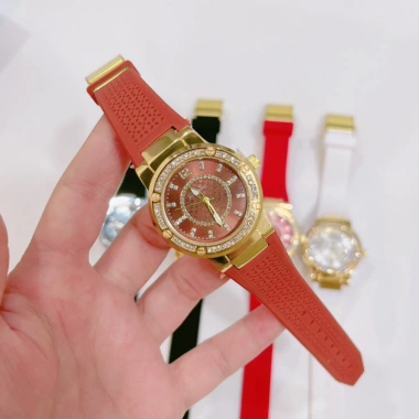 Đồng Hồ Nữ Ferragamo 32mm viền đính đá, dây silicon dẻo, máy pin, bảo hành 6 tháng - Giá chỉ 1,390,000₫