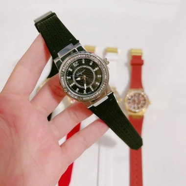 Đồng Hồ Nữ Ferragamo 32mm viền đính đá, dây silicon dẻo, máy pin, bảo hành 6 tháng - Giá chỉ 1,390,000₫
