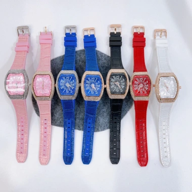 Đồng hồ nữ Franck Muller đính đá 32mm - Dây cao su da sang trọng, chống nước 3ATM, kính chống trầy, chỉ 1.45 triệu 8
