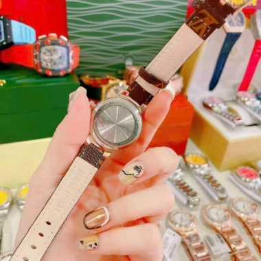 Đông Hồ Nữ Louviston Dây Da Mặt Xoay 30mm, Chống Nước 3ATM, Bảo Hành 6 Tháng, 1.45 Triệu