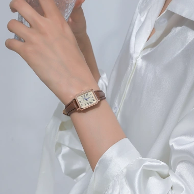 Đồng hồ nữ retro kim xanh La Mã, hình vuông thời trang, quartz, giá 57.200₫