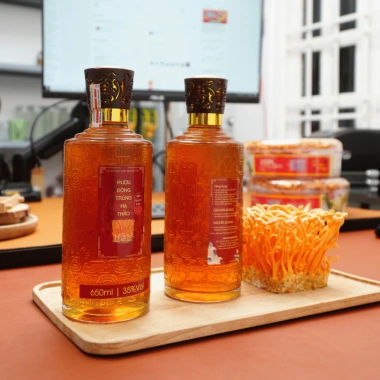 Đông trùng hạ thảo tươi ngâm 35 độ Nguyên chất 650ml Tiệm Ông Tâm không đau đầu 2 Đông trùng hạ thảo tươi ngâm 35 độ Nguyên chất 650ml Tiệm Ông Tâm không đau đầu 2