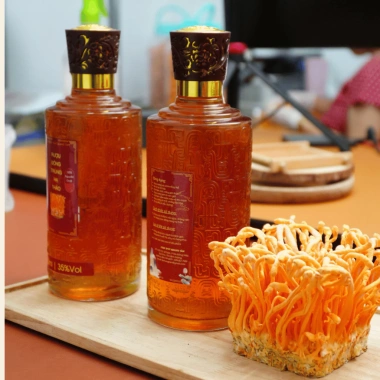 Đông trùng hạ thảo tươi ngâm 35 độ Nguyên chất 650ml Tiệm Ông Tâm không đau đầu 3 Đông trùng hạ thảo tươi ngâm 35 độ Nguyên chất 650ml Tiệm Ông Tâm không đau đầu 3