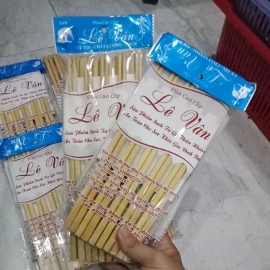 Đũa Gỗ Lê Vân Thiên Nhiên - Gỗ Trắng Lát Hoa, Sang trọng, 31.000₫ (Giảm từ 37.510₫) 3 Đũa Gỗ Lê Vân Thiên Nhiên - Gỗ Trắng Lát Hoa, Sang trọng, 31.000₫ (Giảm từ 37.510₫) 3