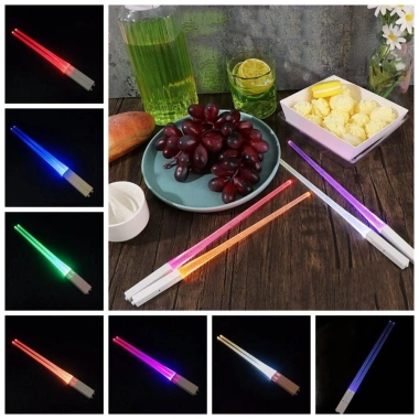 Đũa LightSaber LED 1 Đôi Sáng Tái Sử Dụng BPA Free – Máy Xay Đèn Mini Phòng Ăn, Giá 110k 4 Đũa LightSaber LED 1 Đôi Sáng Tái Sử Dụng BPA Free – Máy Xay Đèn Mini Phòng Ăn, Giá 110k 4