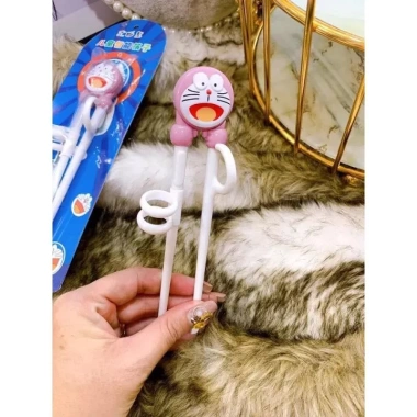 Đũa tập ăn xỏ ngón Doremon cho bé - Giá ưu đãi 18.000 đồng shoptrangmon