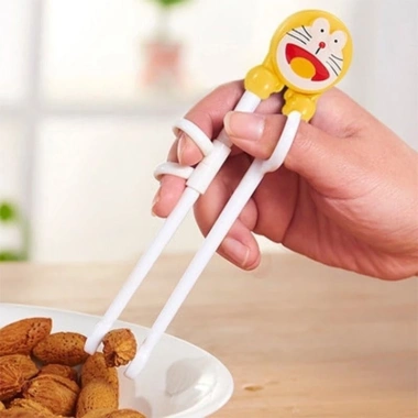 Đũa tập ăn xỏ ngón Doremon cho bé - Giá ưu đãi 18.000 đồng shoptrangmon 8 Đũa tập ăn xỏ ngón Doremon cho bé - Giá ưu đãi 18.000 đồng shoptrangmon 8