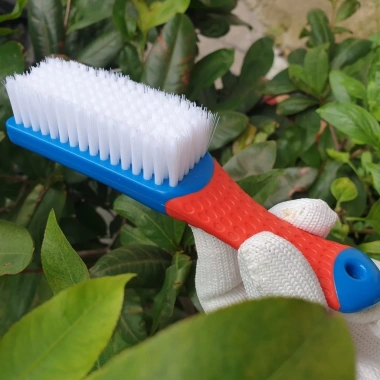 Dụng cụ rửa xe máy ô tô: Găng tay, cọ rửa, khăn lau, bàn chải, giá 12.000đ 3
