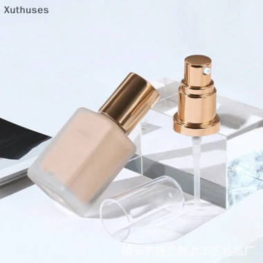 Dụng cụ trang điểm Pump Makeup SPF15 giá ưu đãi 36.600₫, đã qua sử dụng chất lượng 2 Dụng cụ trang điểm Pump Makeup SPF15 giá ưu đãi 36.600₫, đã qua sử dụng chất lượng 2