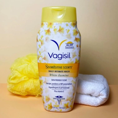Dung dịch vệ sinh phụ nữ Vagisil Sensitive Scents 354ml, giảm giá 339.000, bảo vệ nhạy cảm, không kích ứng