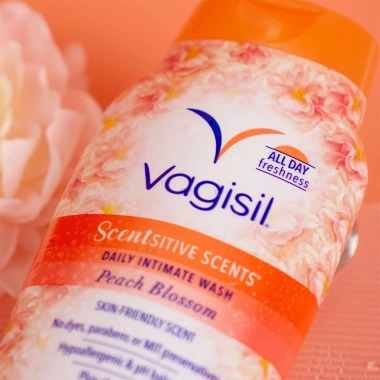 Dung dịch vệ sinh phụ nữ Vagisil Sensitive Scents 354ml, giảm giá 339.000, bảo vệ nhạy cảm, không kích ứng