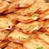 Dưỡng chất 500g Bánh quy kẹp nougat hẹ & hành kem ngậy – Ăn vặt, chỉ 44.000₫