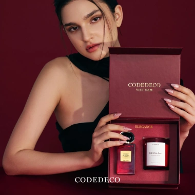 ELEGANCE GIFT SET CODEDECO - Set quà tặng giới hạn: Nước hoa 50ml + Nến thơm 205gr, giảm giá hấp dẫn 4 ELEGANCE GIFT SET CODEDECO - Set quà tặng giới hạn: Nước hoa 50ml + Nến thơm 205gr, giảm giá hấp dẫn 4