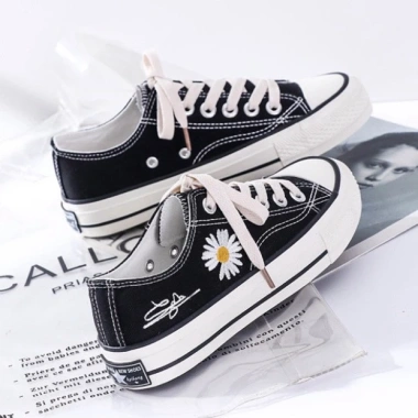 Free ship Giày Sneaker Nữ Thấp Cổ Bông Cúc 4 Màu Hot Trend 2.020 Giá 650k Bán Chạy 3