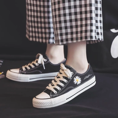Free ship Giày Sneaker Nữ Thấp Cổ Bông Cúc 4 Màu Hot Trend 2.020 Giá 650k Bán Chạy 10