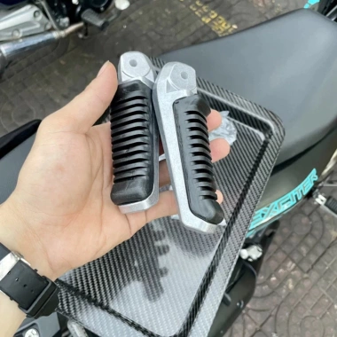 Gác chân sau xe máy hợp kim và đệm cao su mềm, bền, giảm chấn, chỉ 95.000 VND 2 Gác chân sau xe máy hợp kim và đệm cao su mềm, bền, giảm chấn, chỉ 95.000 VND 2