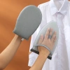 Găng tay chịu nhiệt cao - Bàn ủi mini hơi nước tiện lợi, giá chỉ 48.000 VND 2