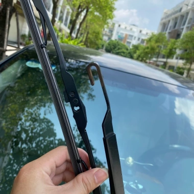 Gạt mưa ô tô silicon SINGTECH Singapore 35‑70cm, khung vừa mọi dòng xe, 29.000₫ 7