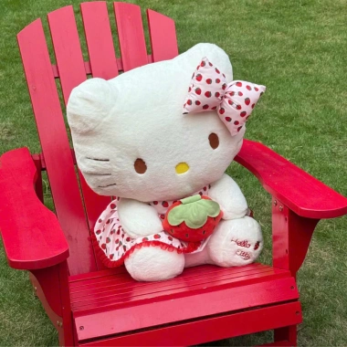 Gấu Bông Hello Kitty Ôm Dâu Tím Đáng Yêu - Mềm Dễ Thương, Giá 69.000₫ Giảm Giá 5