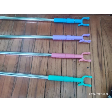 Gậy lấy đồ đa năng, cây phơi quần áo tiện lợi – Giá 55.000đ, màu ngẫu nhiên, tiết kiệm không gian