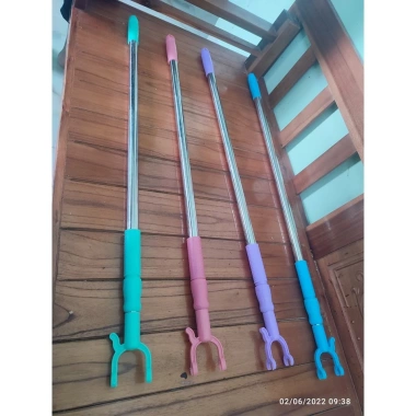 Gậy lấy đồ đa năng, cây phơi quần áo tiện lợi – Giá 55.000đ, màu ngẫu nhiên, tiết kiệm không gian 4 Gậy lấy đồ đa năng, cây phơi quần áo tiện lợi – Giá 55.000đ, màu ngẫu nhiên, tiết kiệm không gian 4