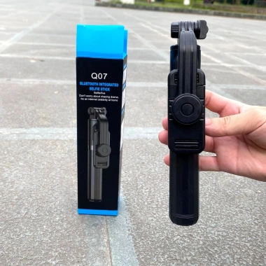 Gậy Selfie 3 Chân Q07 – Remote BT, Đèn LED 360, Chụp Ảnh & Quay Video, Giá 59k 3 Gậy Selfie 3 Chân Q07 – Remote BT, Đèn LED 360, Chụp Ảnh & Quay Video, Giá 59k 3