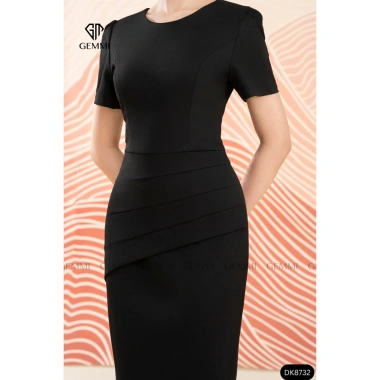 GEMMI Đầm xếp ly cổ tròn midi công sở ôm body tay ngắn DK8.732 - 333.000₫ (giá gốc 409.590₫) 3