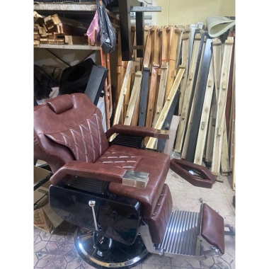 Ghế Barber Giá Tầm Trung 5.000.000 VNĐ - Phù Hợp Mọi Salon, Tiện Nghi, Đệm êm 4 Ghế Barber Giá Tầm Trung 5.000.000 VNĐ - Phù Hợp Mọi Salon, Tiện Nghi, Đệm êm 4