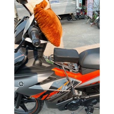 Ghế Đôn Số Yên Nệm Đen Xe Exciter An Toàn Cho Bé - Không Kèm Gối Giá 138.960₫