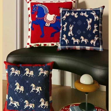 Ghế sofa đỏ năm mới - Phòng khách năm con ngựa, vỏ gối sang trọng, trang trí đầu giường cổ xưa 3
