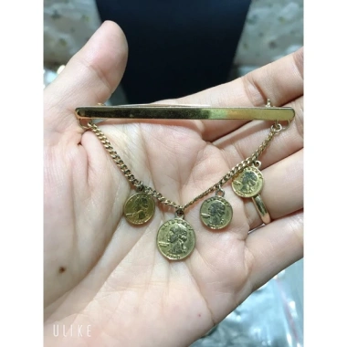 Ghim cài áo dáng dài - Thiết kế sang trọng, giá 15.000 VND (giảm 4.350 VND) Ghim cài áo dáng dài - Thiết kế sang trọng, giá 15.000 VND (giảm 4.350 VND)