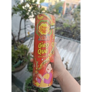 Giá 65.010₫ - Ống gieo quẻ vạn điều chúc Tết, kẹo dẻo Chupa Chups trái cây hỗn hợp
