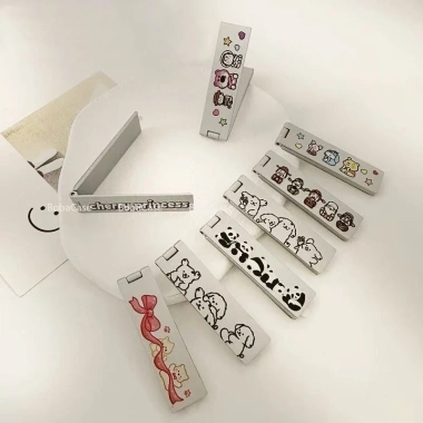 Giá đỡ điện thoại gập đa năng: phim hoạt hình nhân vật dễ thương, chữ sáng tạo, vòng kéo dài, giá chỉ 12.997₫