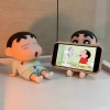 Giá Đỡ Điện Thoại Shin Cute 88.535 - Kệ Xem Phim, Livestream, Trang Trí Bàn Học, Bàn Làm Việc, Giá 15.999đ